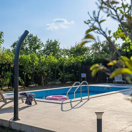 Attraktive Mit Privatem Pool Apartment *