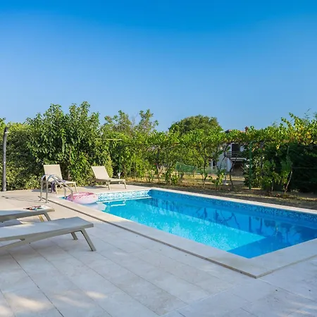 Apartment Attraktive Mit Privatem Pool *
