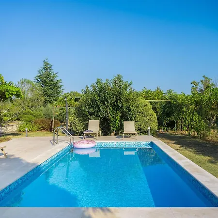 Attraktive Mit Privatem Pool * Лабин