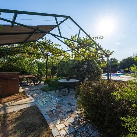 Apartment Attraktive Mit Privatem Pool Labin (Istria)