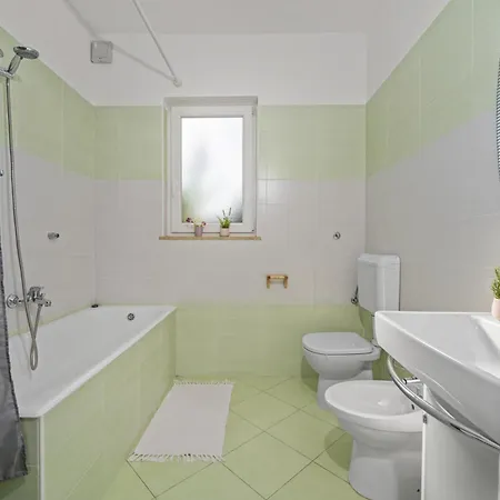 Attraktive Mit Privatem Pool *