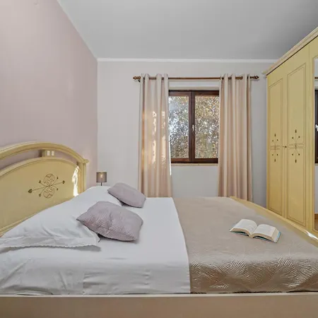 Attraktive Mit Privatem Pool Apartment