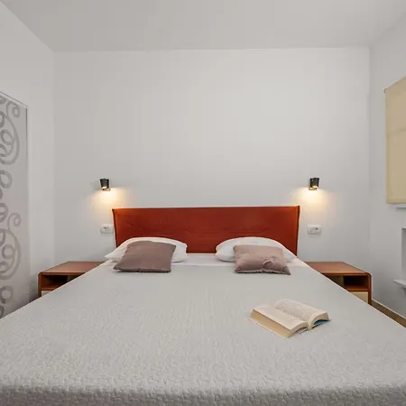 Attraktive Mit Privatem Pool Apartment
