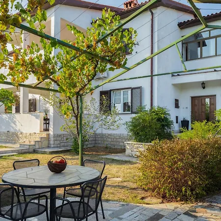 Attraktive Mit Privatem Pool Labin (Istria)